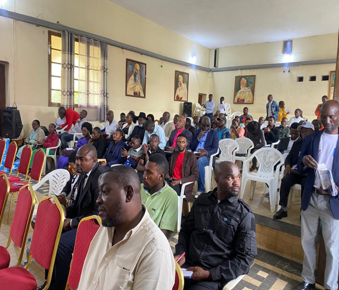 Photo de l'activité : Débat public entre candidats gouverneurs et sénateurs face à la société civile 